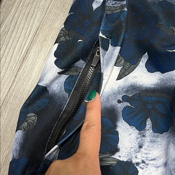 Zyia Active Pro Trainer full-zip jacket in a blue and black floral pattern./ L - Picture 4 of 11